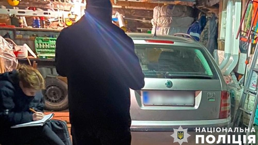 У Полтавській області чоловіка придавив автомобіль під час ремонту