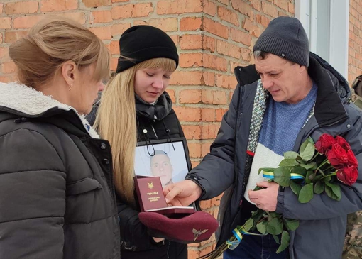 На Полтавщині родині загиблого воїна Ростислава Ольшанського передали його орден