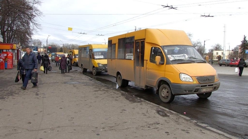 Перевозив удвічі більше пасажирів: у Полтаві на 17 000 грн оштрафували водія маршрутки