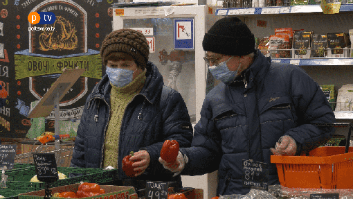 Українці витрачають половину своїх доходів на їжу
