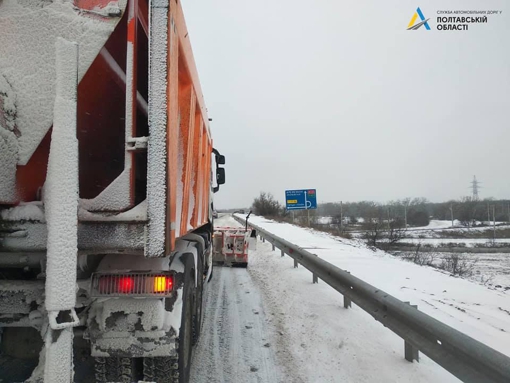 На двох трасах Полтавської області обмежать рух вантажівок