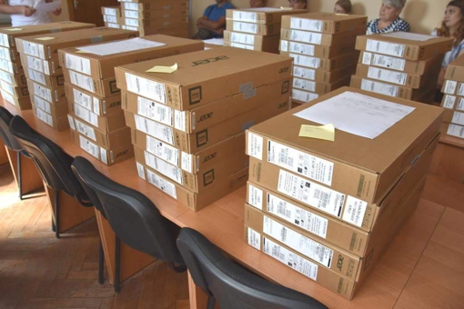 В одній з тергромад Полтавщини для шкіл закупили 100 ноутбуків