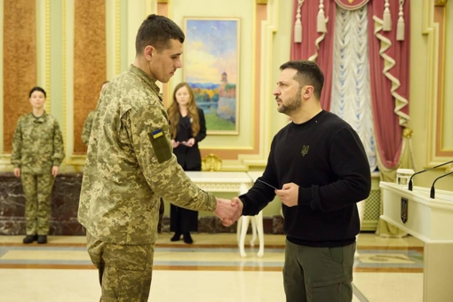 Герої України та сімʼї полеглих воїнів з Полтавщини отримали сертифікати на квартири