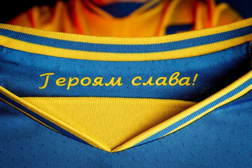 УЄФА вимагає прибрати слоган з форми збірної України з футболу