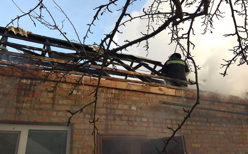 На Полтавщині понад годину гасили пожежу в господарчій будівлі