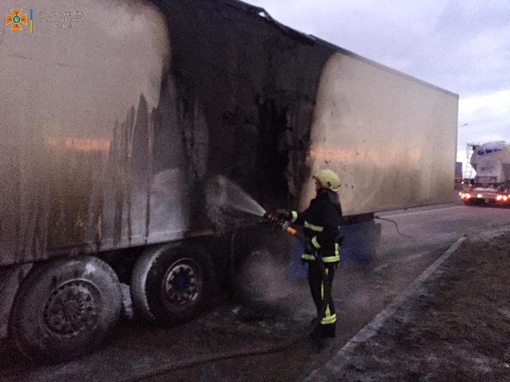 На Полтавщині загорівся напівпричеп вантажівки