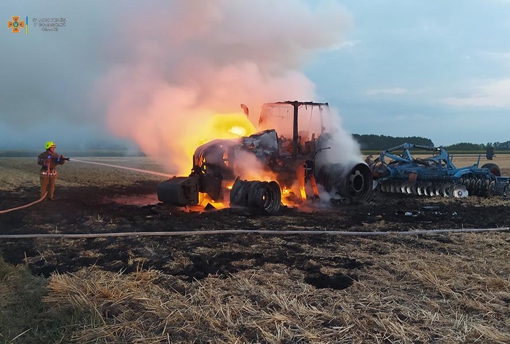 На Полтавщині на полі згорів трактор