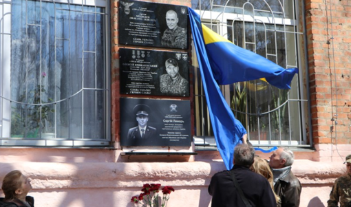 У Полтаві відкрили меморіальні дошки загиблим  воїнам Артему Медведєву та Олексію Крижанівському