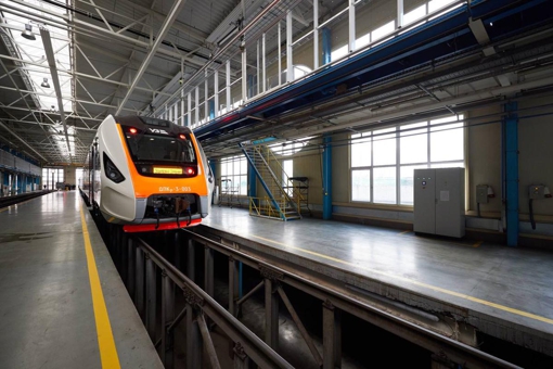 "Укрзалізниця" отримала два нові дизель-поїзди, виготовлені Крюківським вагонобудівним заводом