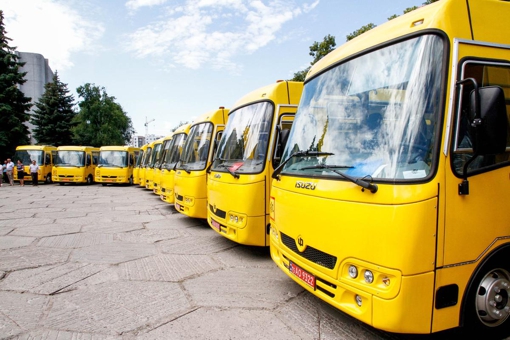 Школам Полтавської області передали 18 спеціалізованих автобусів