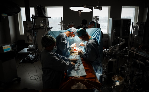 У Полтаві в знеструмленій лікарні провели унікальну операцію на серці