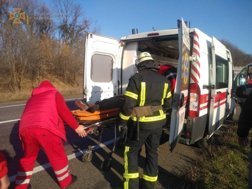 Автобус сполученням Москва – Кременчук потрапив у аварію, водія госпіталізували. ФОТО