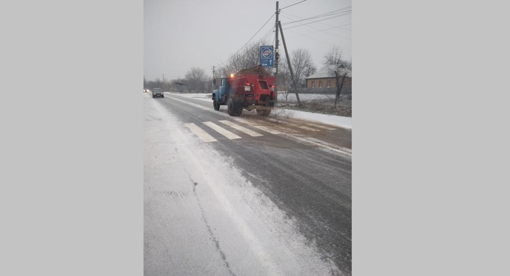 Снігопад на Полтавщині: майже 20 машин чистять дороги та обробляють від ожеледі