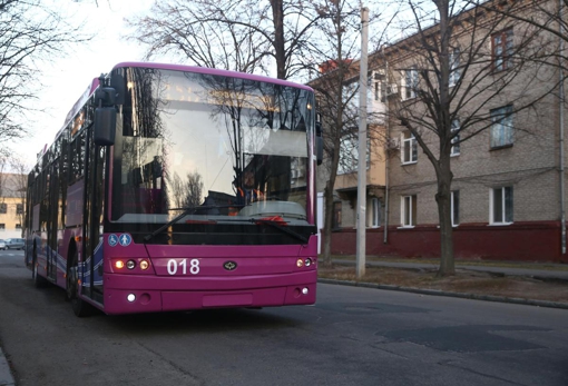 Маршрутки по 10 грн, тролейбуси по 8 грн – у Кременчуці підвищили вартість проїзду