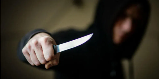 У Кременчуці сталася бійка між 14-річним хлопцем та чоловіком, останній отримав ножові поранення