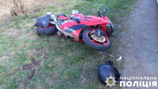 У Полтавській області 20-річний мотоцикліст врізався в бетонну опору й помер
