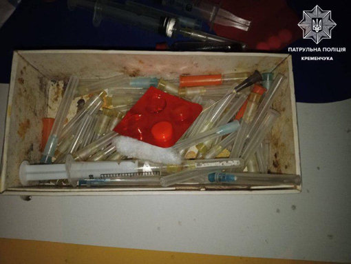 У Полтавській області чоловік, у якого виявили наркотичні речовини, намагався відкупитися від поліціянтів