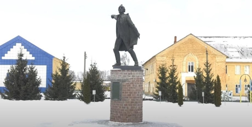 На Полтавщині хочуть зберегти Суворовські топоніми, а окремі чиновники розшукують зниклу статую Путінського полководця