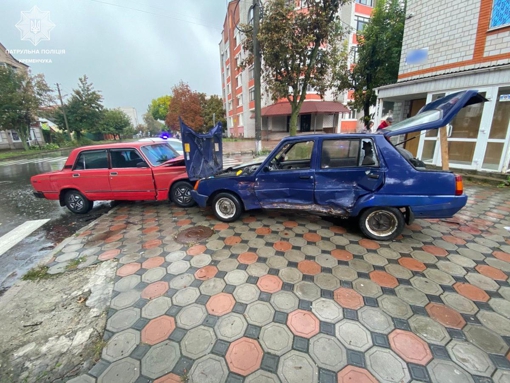 У Полтавській області зіткнулися легковики: в одного з водіїв виявили документи з ознаками підробки