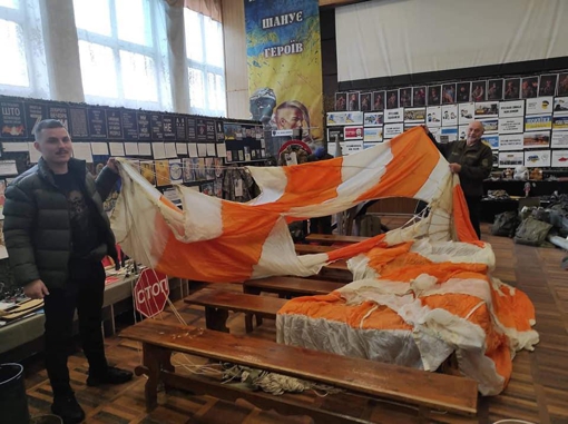 Кременчуцький льотчик, який знищив п’ять "Шахедів", передав музею свій парашут