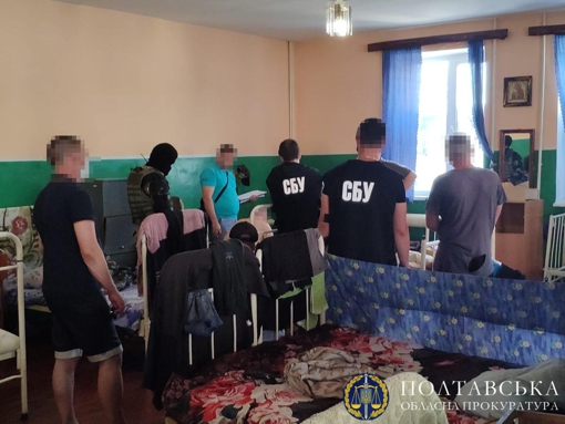 Двом в'язням, які організували постачання наркотиків у виправну колонію на Полтавщині, повідомили про підозру