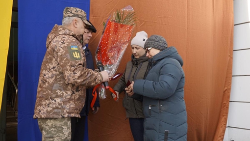На Полтавщині родичам полеглого воїна Олега Костиренка вручили його орден "За мужність"