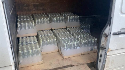 У Полтавському районі затримали чоловіка, який незаконно перевозив близько 40 ящиків алкоголю