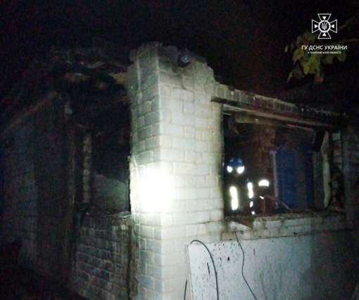 У Полтавській області під час пожежі в будинку врятували двох людей