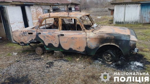 У Полтавській області місцевий чоловік підпалив два легковики: деталі