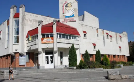 У Полтаві відновлюють роботу театр ляльок та обласна філармонія