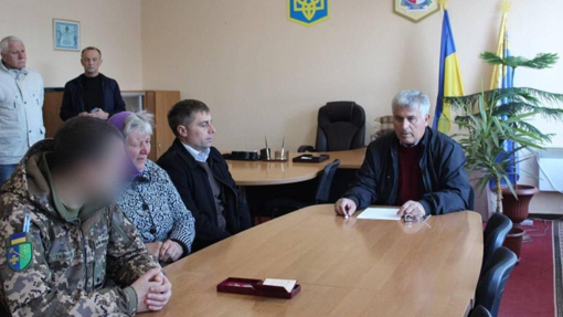 На Полтавщині родині полеглого воїна Юрія Затворницького передали його орден