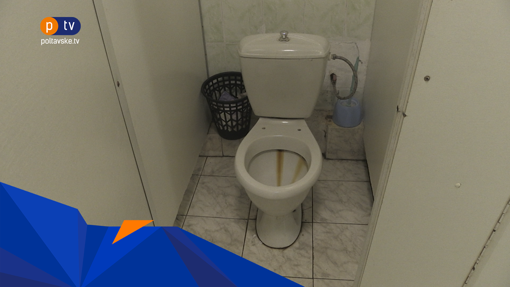 Використаний туалетний папір на стінках кабінок та фекалії на щітках: стан громадських вбиралень у Полтаві