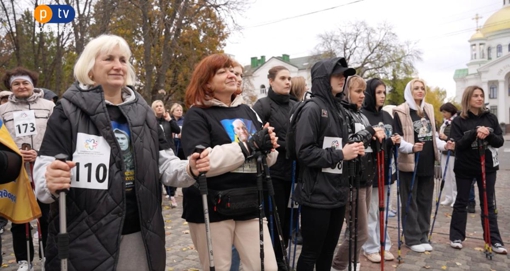 Полтавці об’єдналися на фестивалі скандинавської ходьби, щоб вшанувати пам’ять загиблих захисників