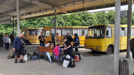 З Сєвєродонецьку евакуювали 98 місцевих жителів