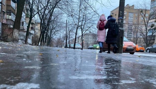 Невеликий сніг та ожеледиця: у Полтавській області оголосили штормове попередження