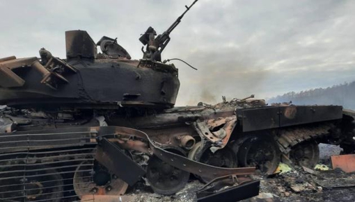 Полтавська ТрО знищила російський танк влучно скинувши боєприпас в люк техніки