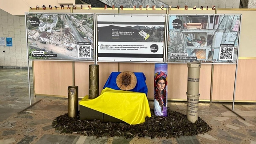 У Полтаві проходить виставка "Війна впритул": ФОТО