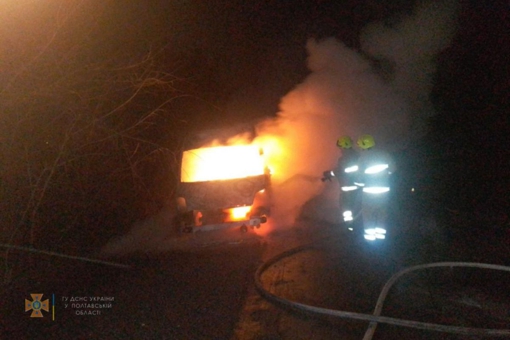 На автодорозі на Полтавщині згорів мікроавтобус