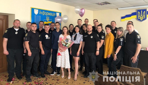 На Полтавщині у відділенні поліції одружилася пара молодят. ВІДЕО