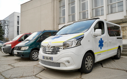 На Полтавщині волонтери передали військовим три автомобілі