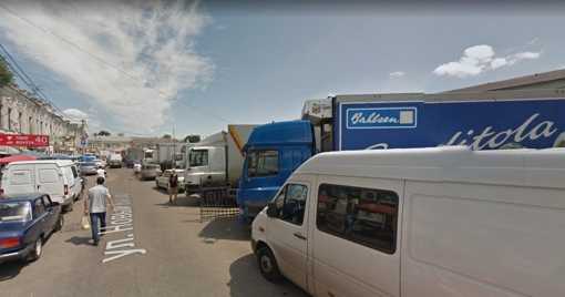 У Полтаві на кількох вулицях планують демонтувати автолавки