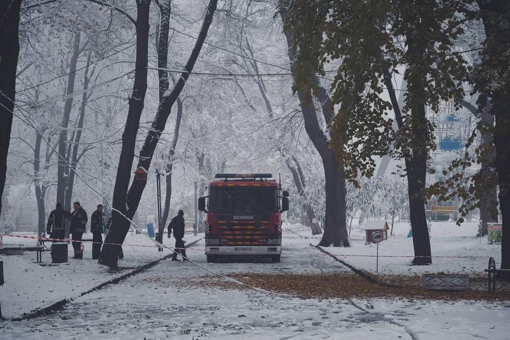 Перший сніг у Полтаві: на дорогах працюють 10 одиниць техніки