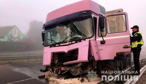 На Полтавщині вантажівка потрапила в ДТП: водія госпіталізували