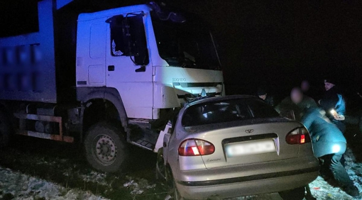 У Полтавській області автомобіль врізався у вантажівку: водій легковика загинув на місці