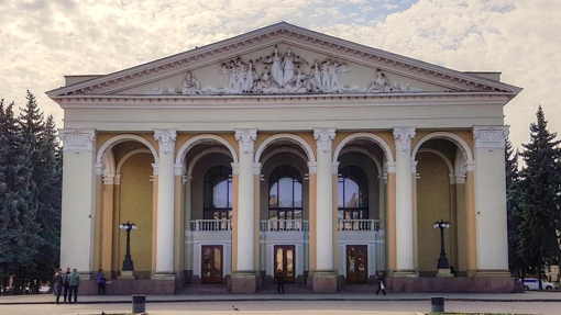 Театр імені Гоголя у Полтаві відновлює роботу: афіша на жовтень
