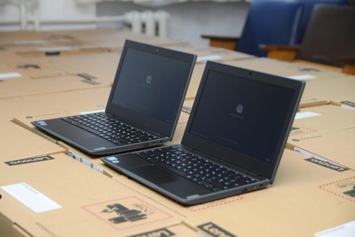 Вчителі Полтавщини отримали 1 тис. 114 ноутбуків