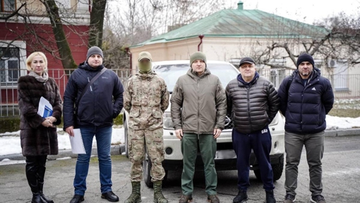 Полтавська громада передала військовим черговий пікап