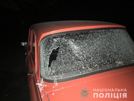 На Полтавщині поліціянти встановлюють осіб, які пошкодили скло на легкових автомобілях