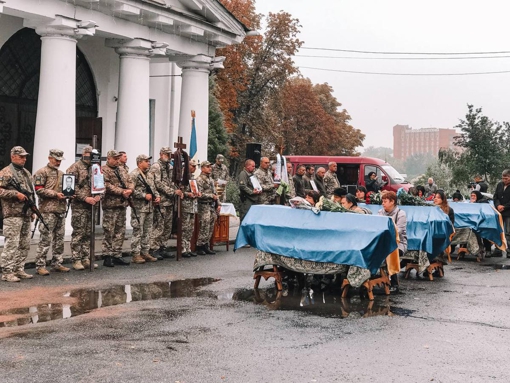 У Полтаві попрощалися із чотирма воїнами, які загинули на Донеччині. ФОТО
