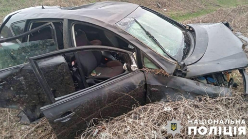 На Полтавщині легковик злетів з дороги: водій зазнав поранень